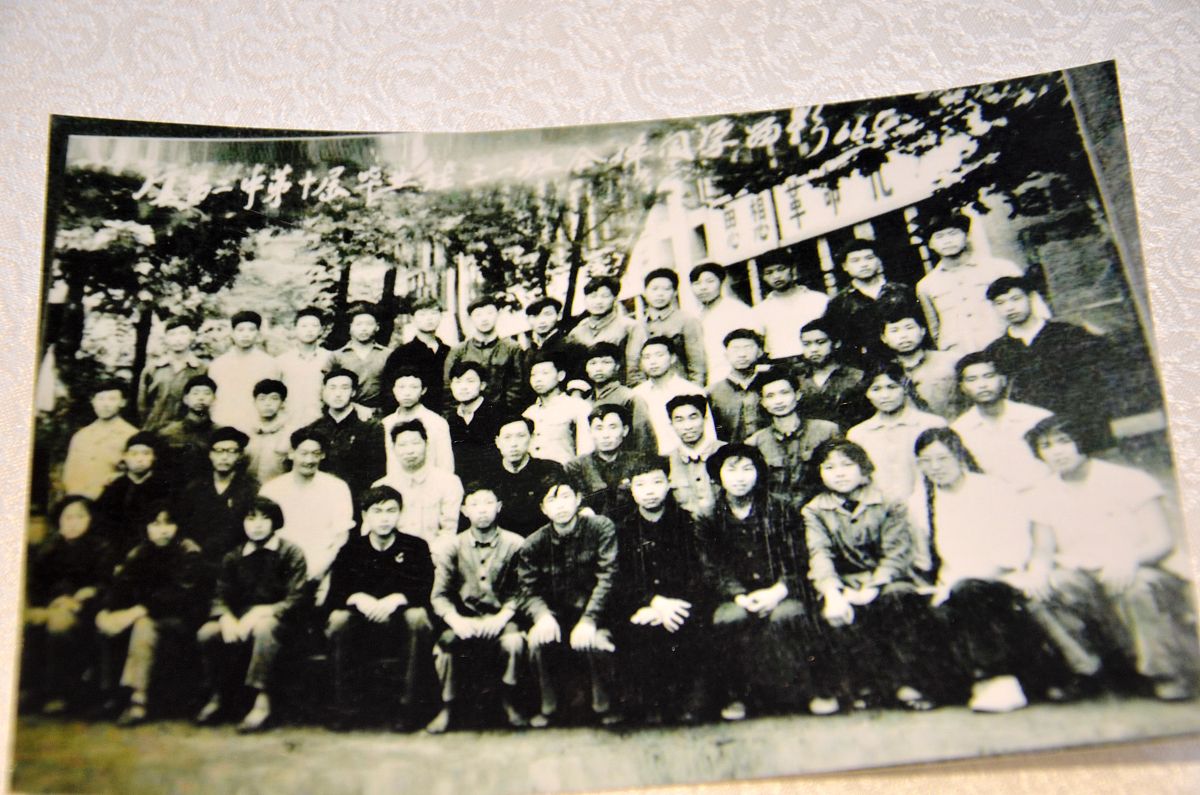 1．以张小泉为例请论述我国对手工业进行社会主义改造采取的措施。2．张小泉在社会主义改造完成后重新焕发活力说明了什么？