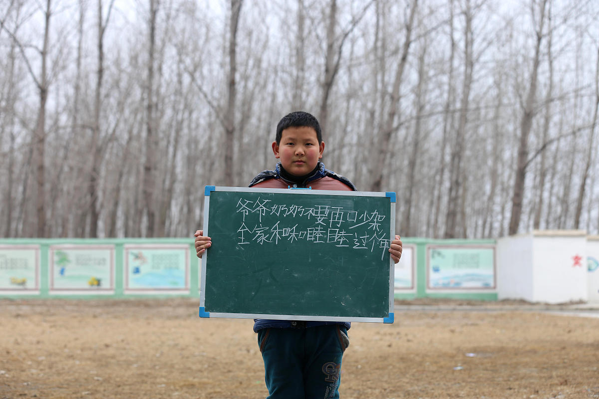 我老公爸过生日我发朋友圈苦您吃了无数累您受了一生为了儿女您奉献了青春年华。生日快乐!亲爱的爸爸您辛苦了!有一个同世评论你爸我认识怎么回复另一个孙女评论大指拇怎么去统一回复