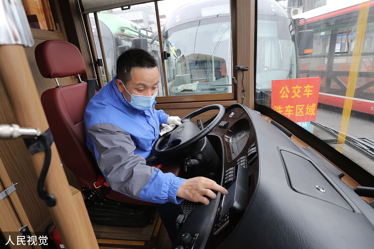 2020年4月5日,复古范"铛铛车"在成都上线.(如需下载使用,请务必署名:
