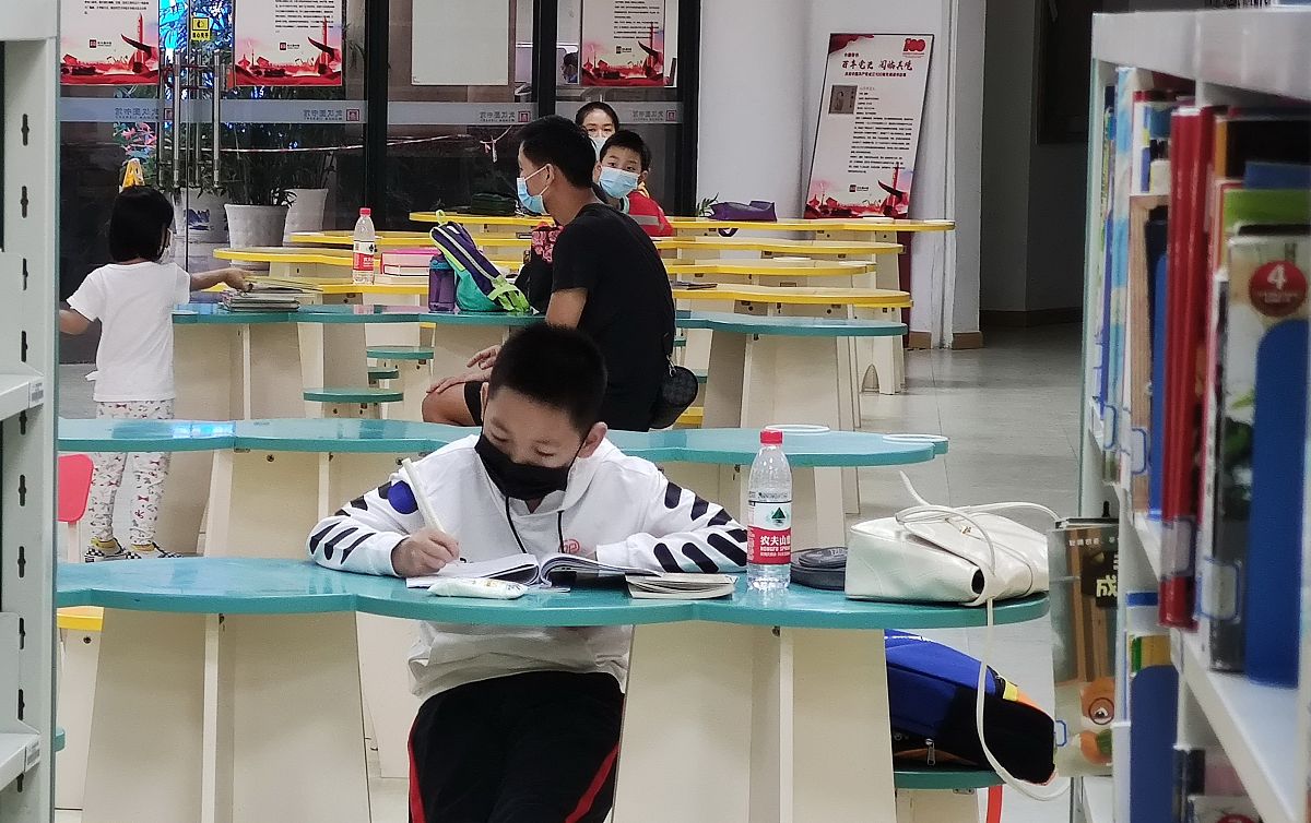 以朱鹏宇为主角写下朱鹏宇在漯河医专的不充实生活