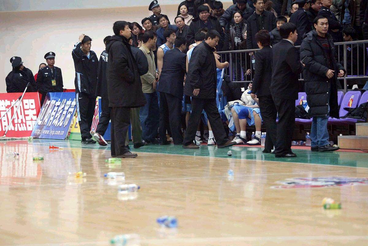 2004年2月18日,辽宁辽阳,03/04cba保级战,辽宁盼盼94-101北京万丰.