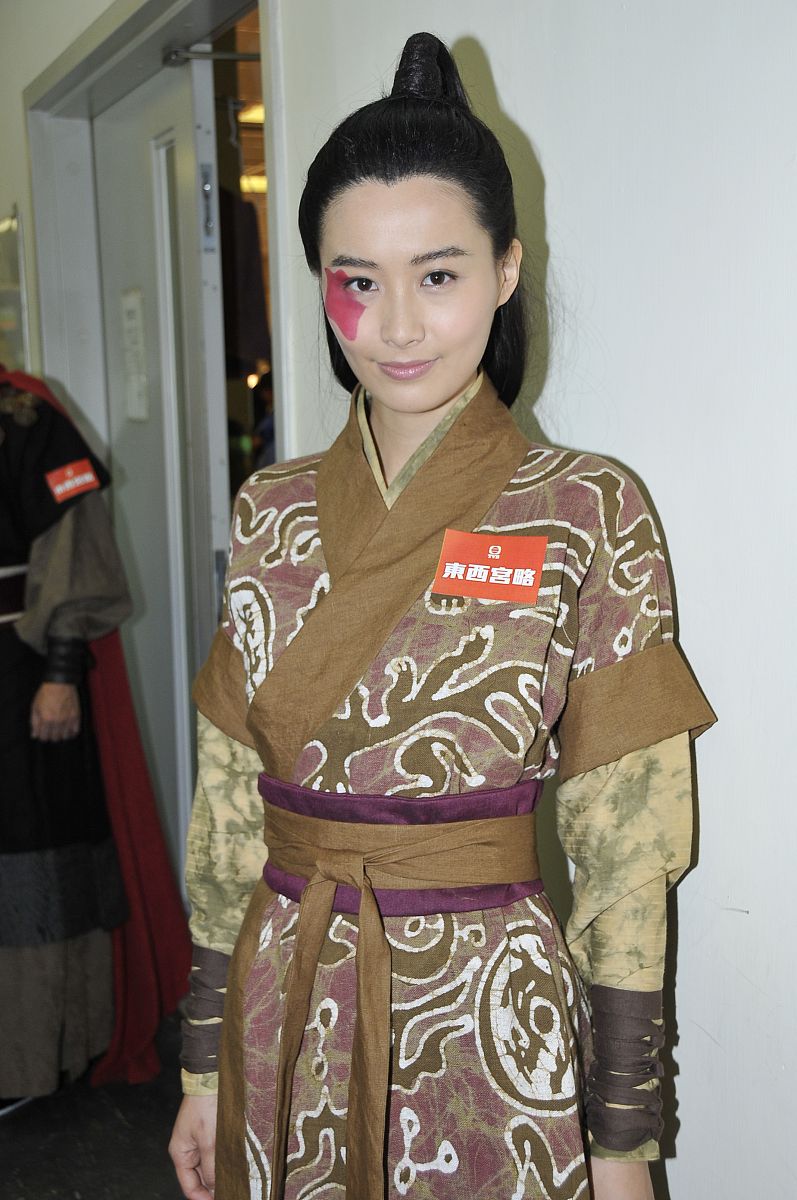 2011年9月5日,香港,新剧《东西宫略》开镜拜神仪式.陈法拉+++_+++