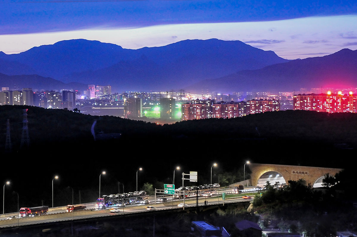 2017年8月26日,北京,夏日霓虹夜景.
