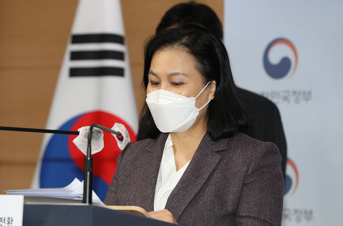 当地时间2021年2月5日,韩国首尔,俞明希出席新闻发布会.当日,韩国候选