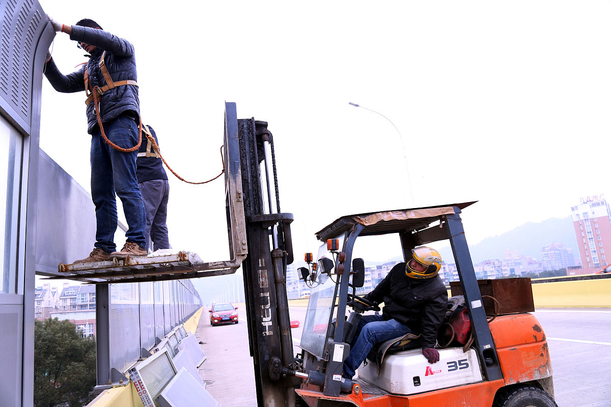 成都铁路工程学校道路与桥梁工程施工专业