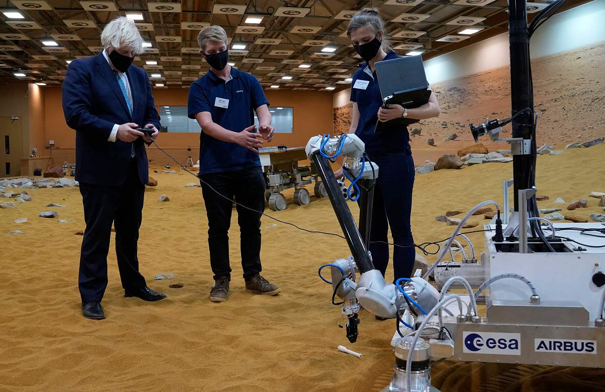 Requesting Your Assistance as Referee for UK Robotics Masters Program翻译成中文