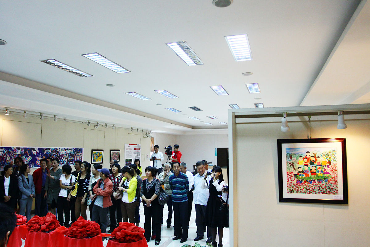 2011年9月21日上午,"唔客农民格东西"姚庄农民艺术展在浙江省嘉兴市嘉