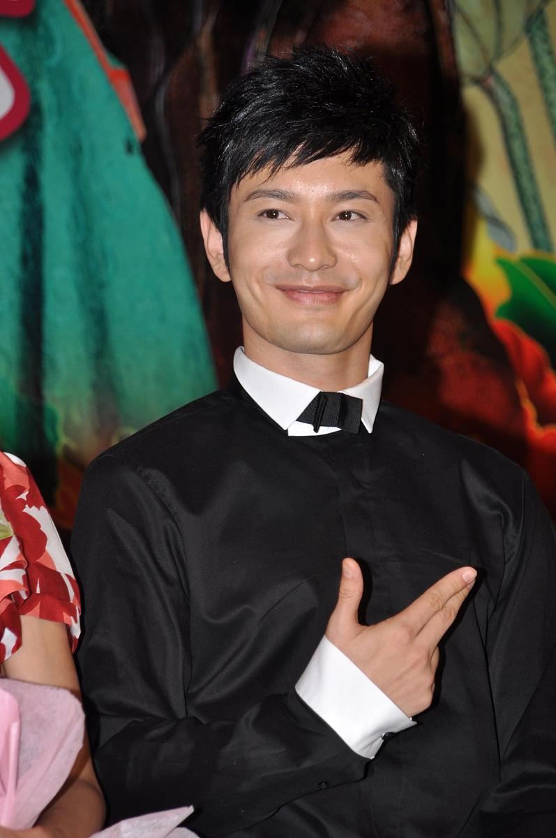 2010年7月6日,上海,电影《唐伯虎点秋香2》新闻发布会.黄晓明+++_+++