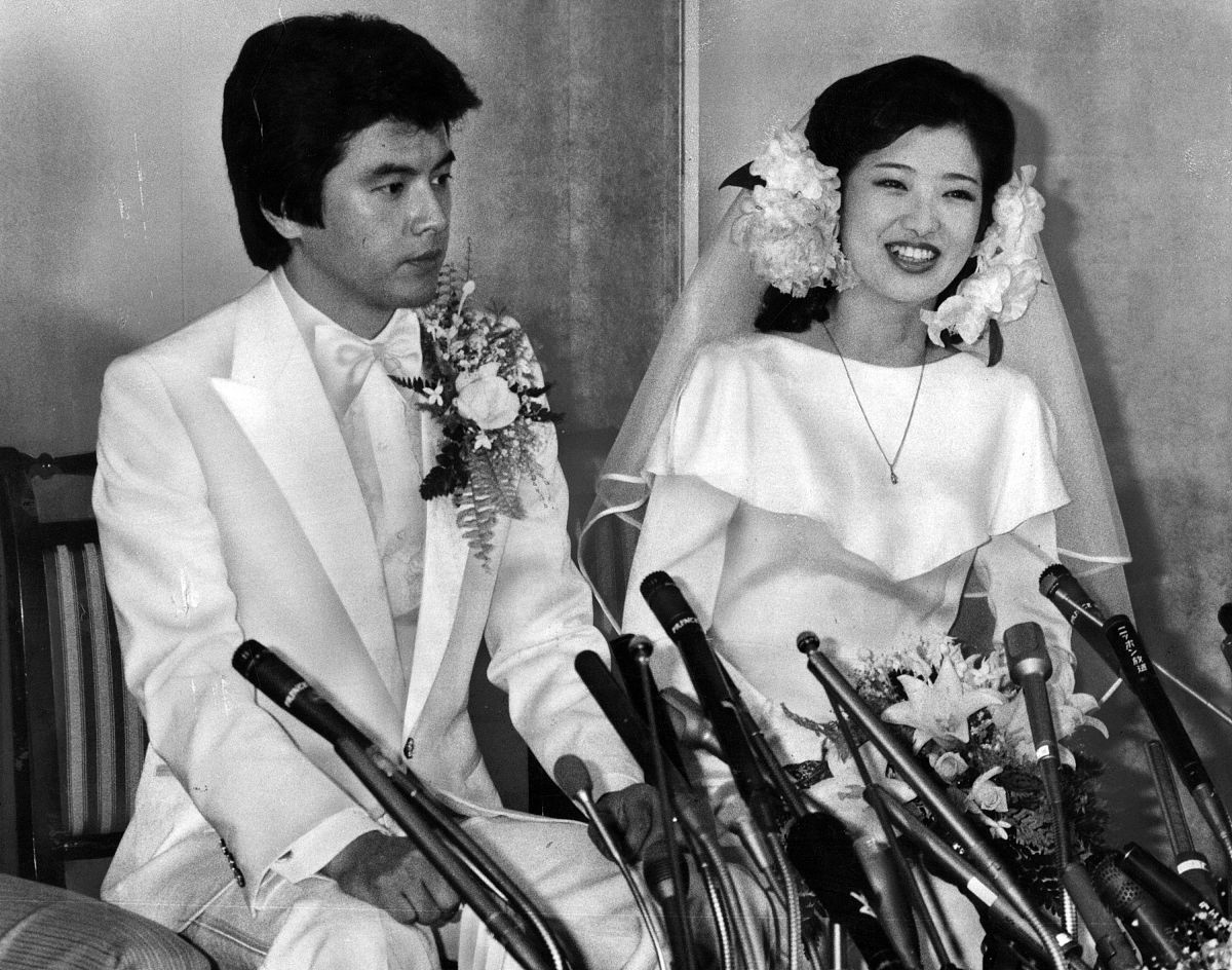 1980年11月19日,日本东京,三浦友和与山口百惠的婚礼.tokyo, japan - 