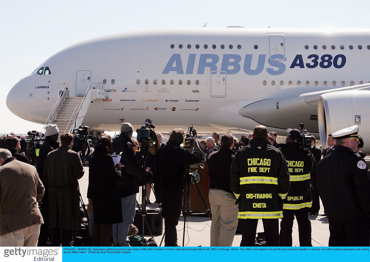 2007年3月20日,美国芝加哥,一架空中客车a380客机降落在奥黑尔国际机