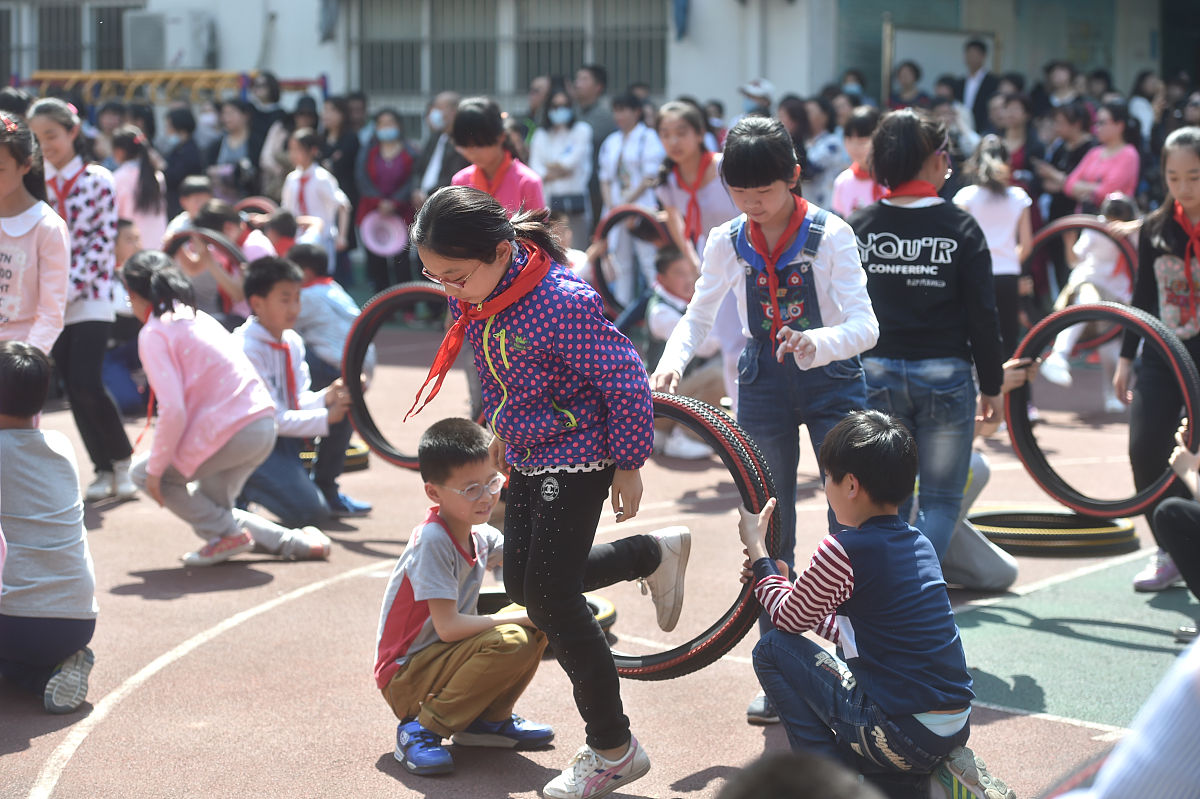 核心素养下体育游戏教学渗透德育的路径之利用体育课的特殊性