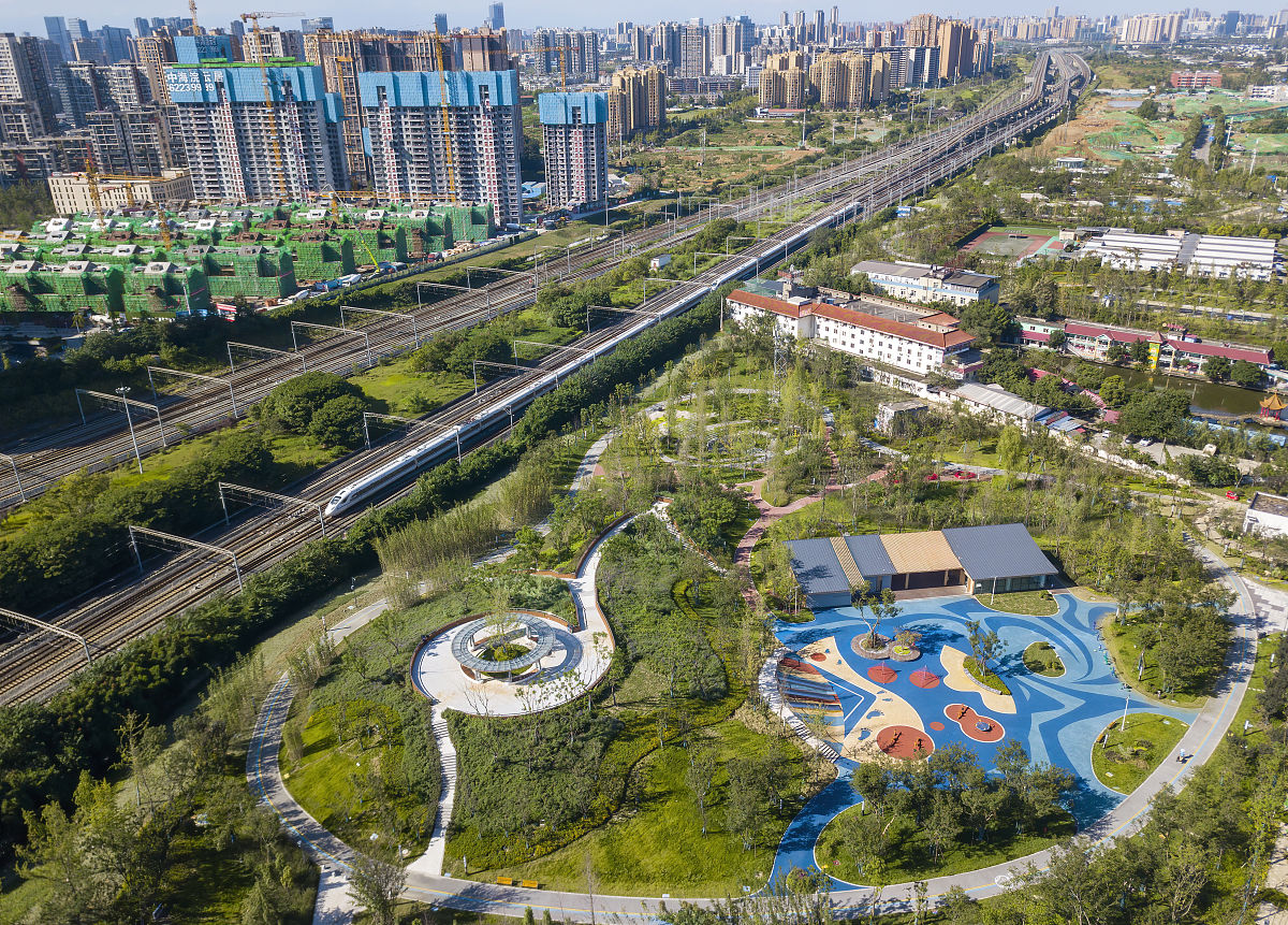 成都高铁学校全包分配吗推荐工作吗