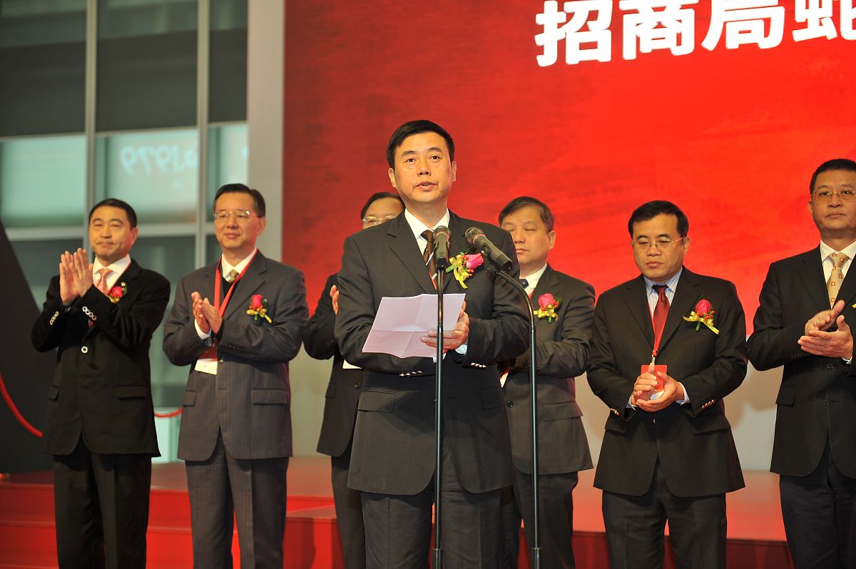 以报案人身份向派出所报案用公正合法准确的语句写明下列案件案情我是江门市中石化业务客户经理曾超平从2019年5月5号到2020年1月21号温健良一共欠我油款142100元签收人是温健良的下属已欠款3年6个月我曾经在鹤山大雁山工地送柴油到温健良所在工地当时我是与温健良业务接洽送油到工地。温健良通知财务李响群向我微信汇款。2019年5月5号之前都是按时汇款但之后经过疫情我送去的柴油油款一拖再拖我曾经不定