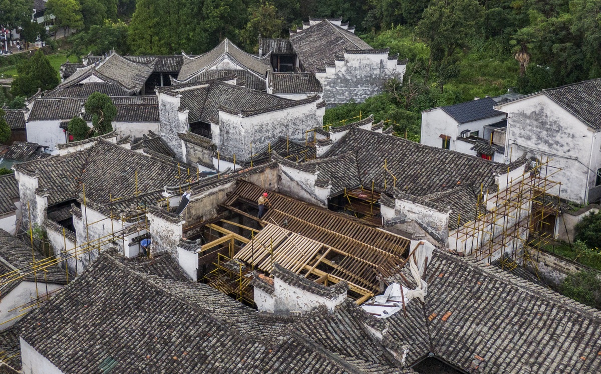 保护与开发古村落的两难之道议论文不少于700字