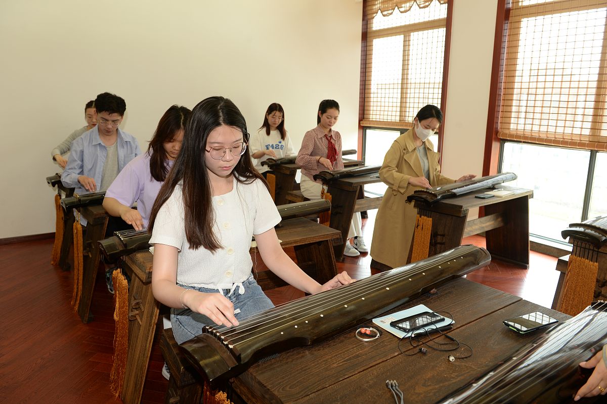 厦门海洋职业技术学院单招有高铁乘务专业吗