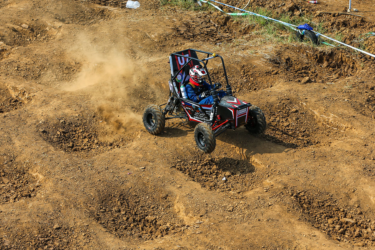 玉林龙池汽车工程职业技术学校2021年招生专业：汽车制造、维修、电子、营销等