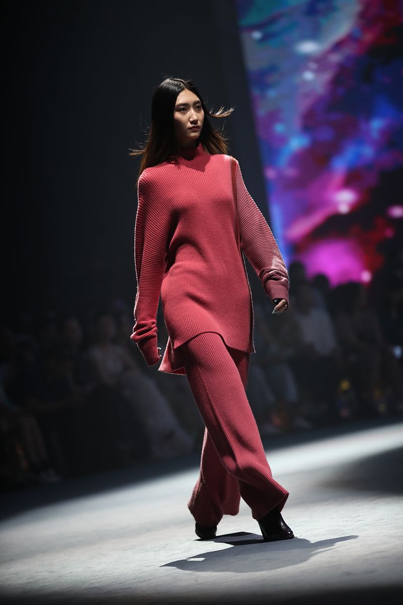 贵州盘州职业技术学校服装制作与生产管理专业怎么样？就业前景好吗？