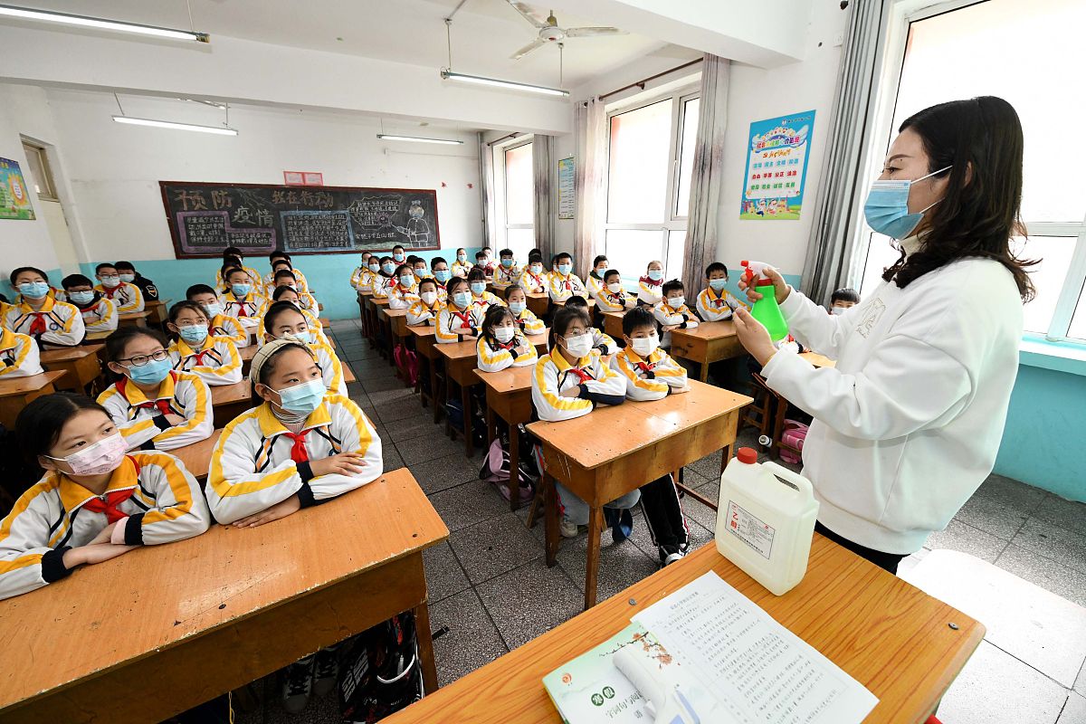 成铁卫校心理健康工作汇报：仁爱惠众，共创卫校新明天