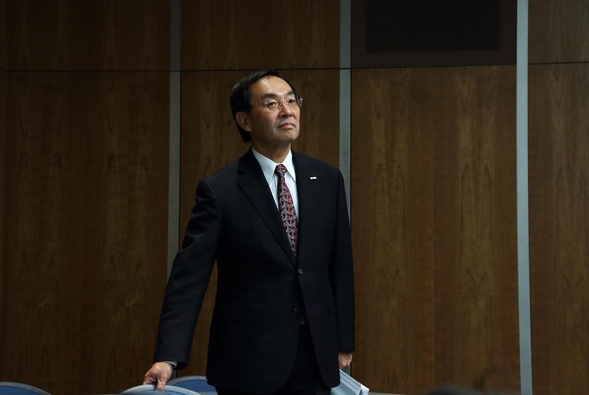 ·种笔记本电脑开始时按成本价提高 20出售后来因为市场原因打八五折出售。降价后每台类 5100 元。这种笔记本电脑卖出一台是赔了还是赚了 赔了或赚了多少钱