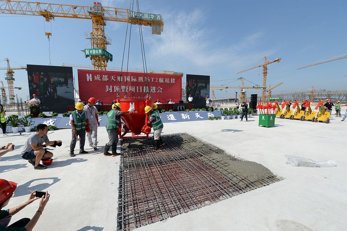 昆明航空学校报名中心位置：昆明长水国际机场T2航站楼三楼