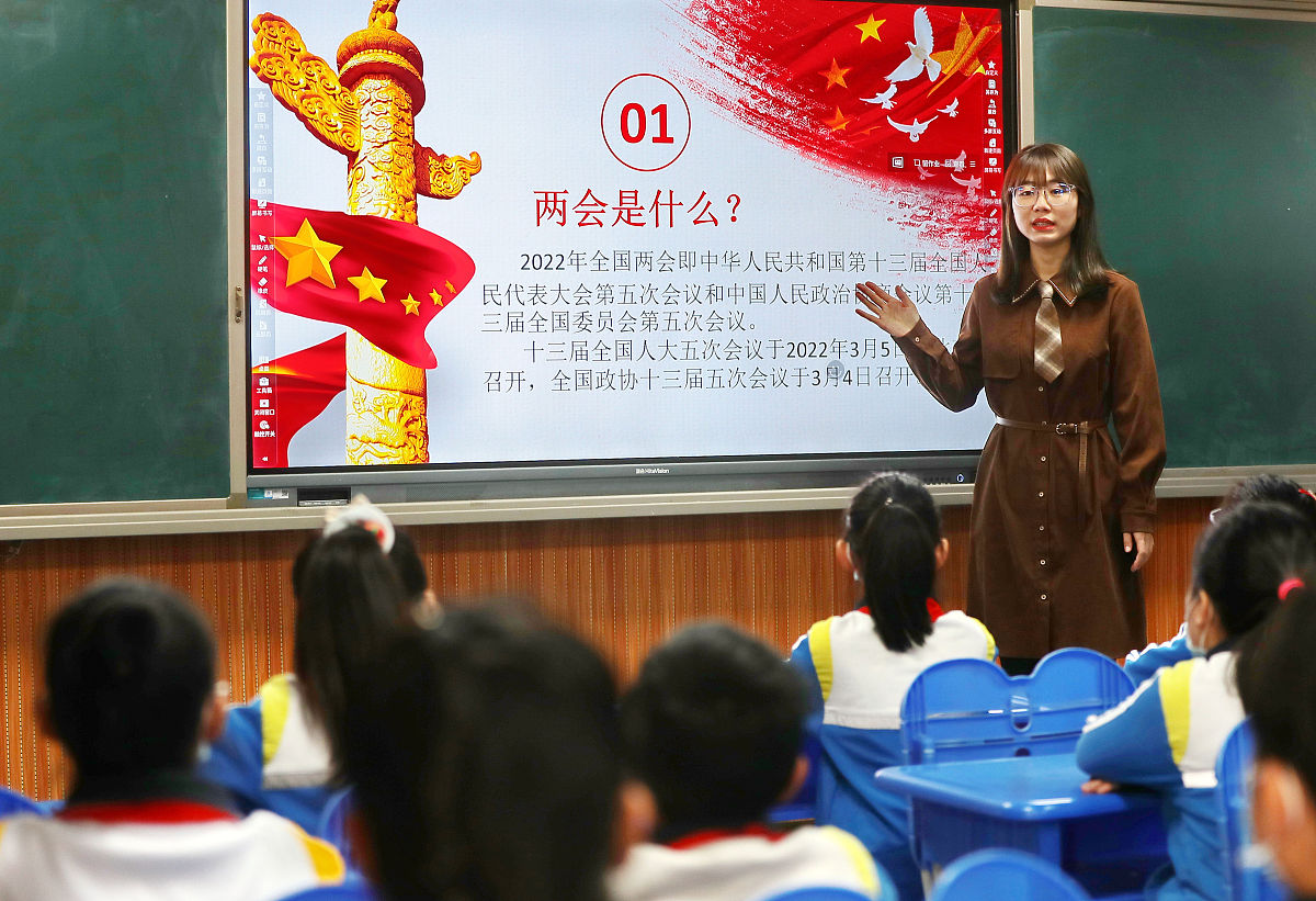 好老师必须有情怀。一是要有国之大者的政治情怀；