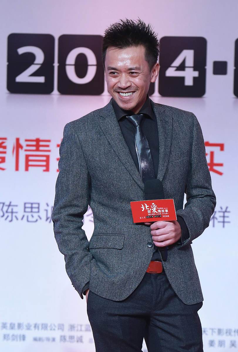 给我编一个甜蜜蜜的搞笑爱情故事可以哄女朋友睡觉那种