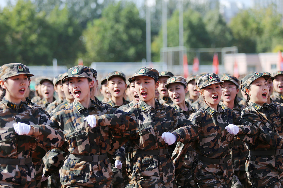 麻烦帮我写一份军训短棍连入场词