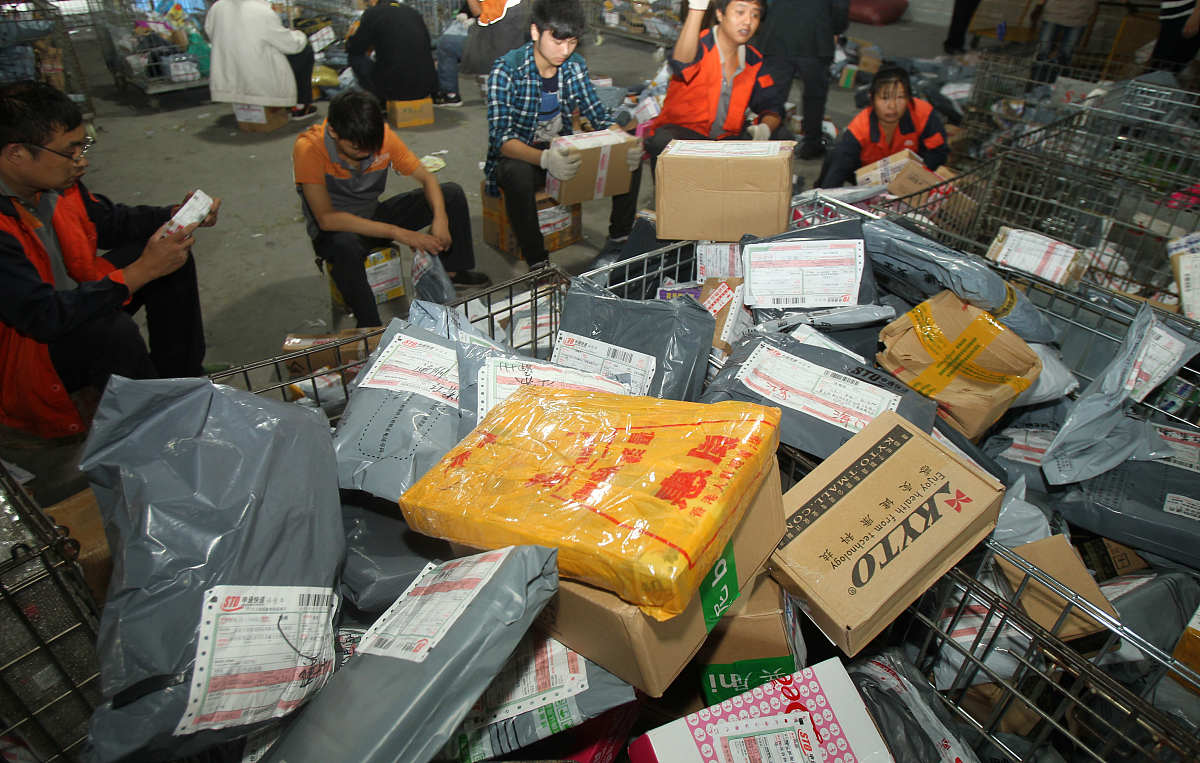 快递公司最繁忙月份派送量 - 至少多少个包裹？