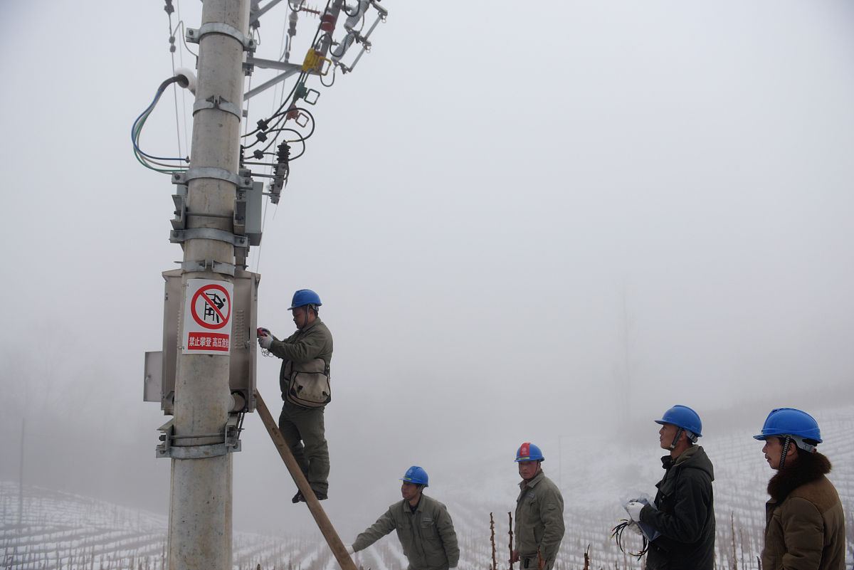 请结合电力线路维护、变压器抢修对电气及自动化专业的毕业论文题目确定：