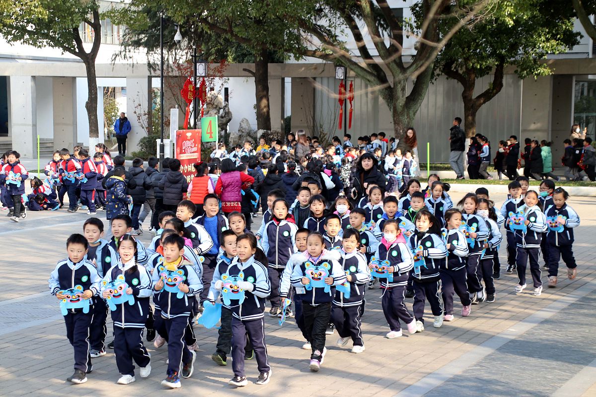 2021年12月31日,江苏省苏州市,平江实验学校开展"腾蛟起凤 追梦2022"