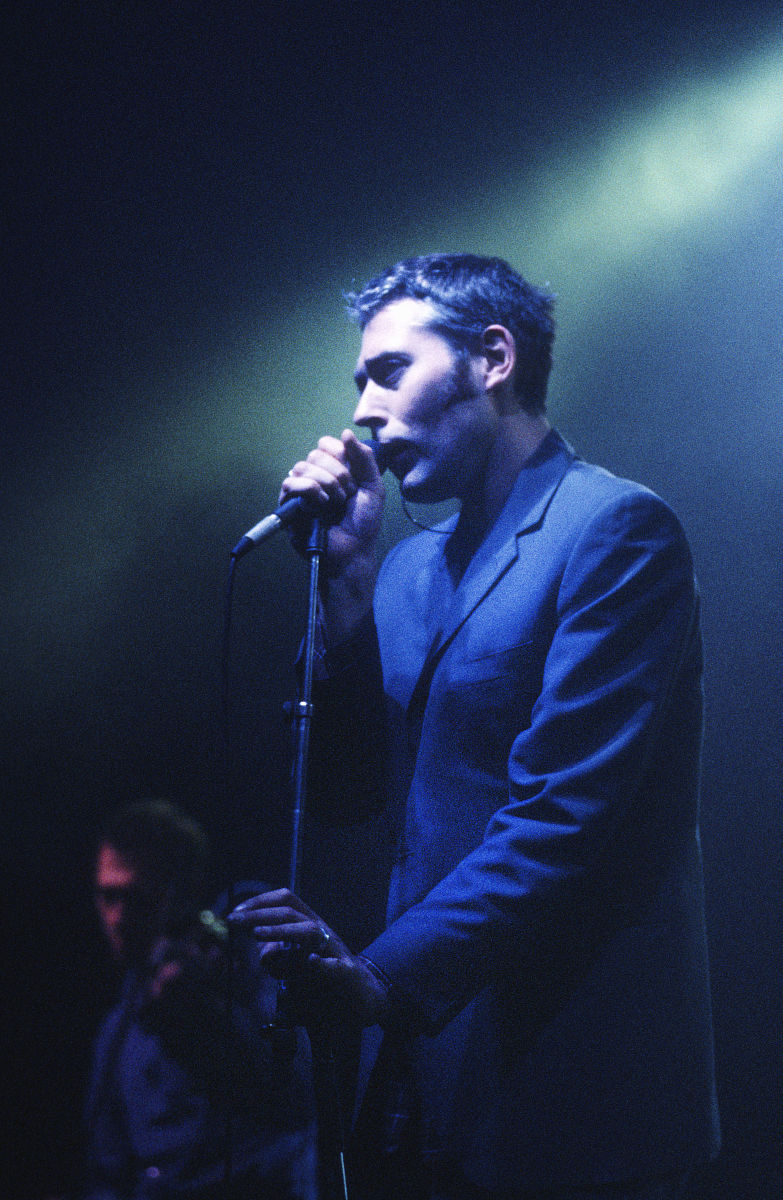 Adam+Lambert+忧伤的歌+有点海洋的感觉的那一首叫什么名字