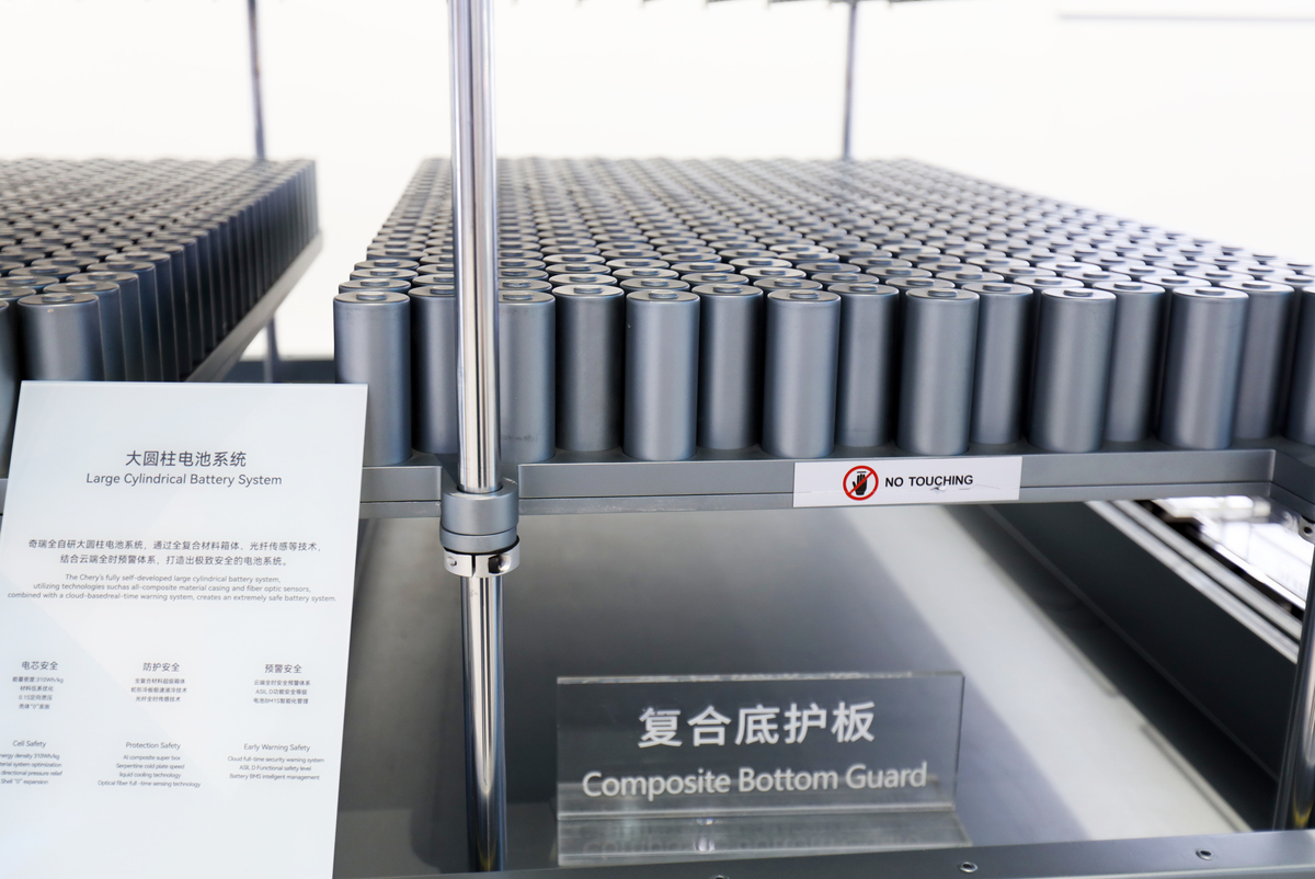 高效散热：针对单/多热点热源的微通道散热器设计与优化