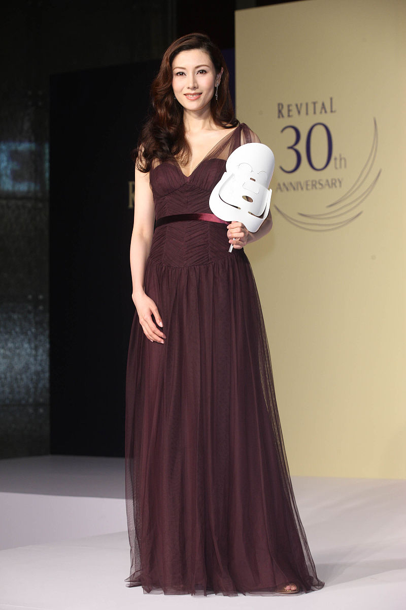 2011年6月10日,台北,李嘉欣为某品牌保养品代言. 李嘉欣+++_+++代言,