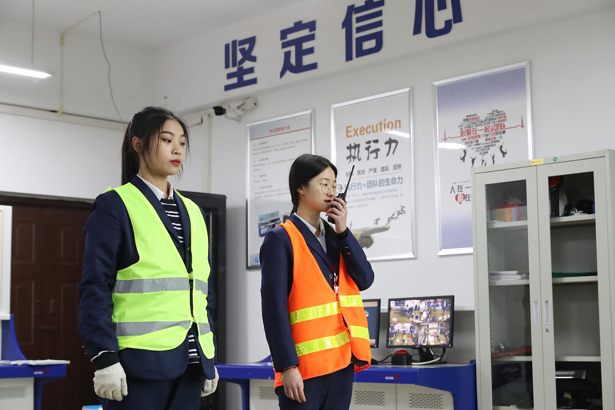 2020年重庆女生适合铁路学校吗