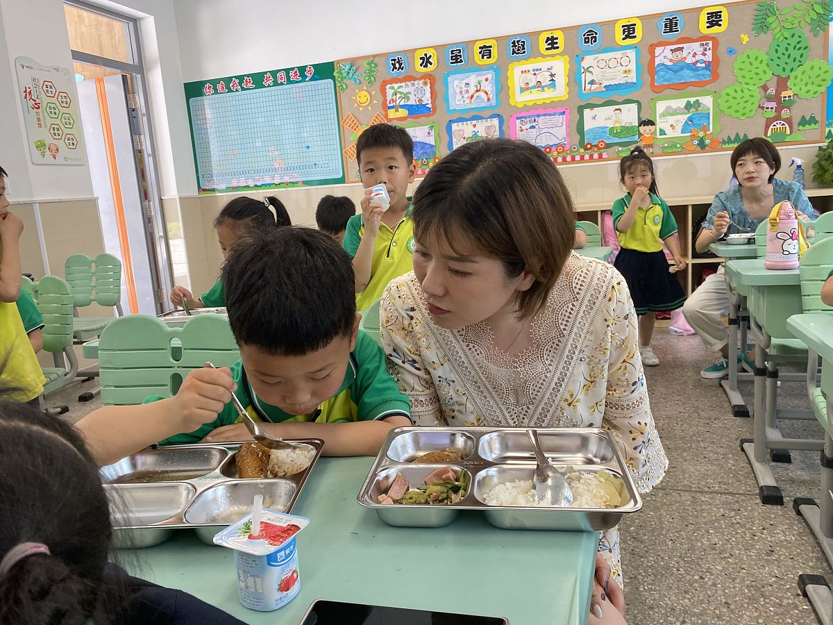 培养小班幼儿良好进餐习惯:劳动体验活动指导策略 培养小班幼儿良好进餐习惯:劳动体验活动指导策略