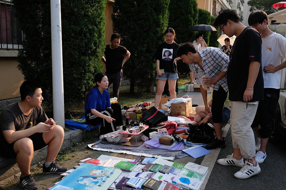 高考完打暑期工摆摊怎么样？