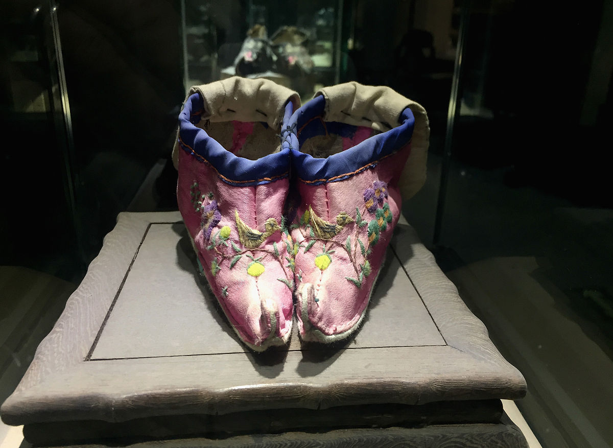 Exploring the Dynamic Evolution of Chinese Culture