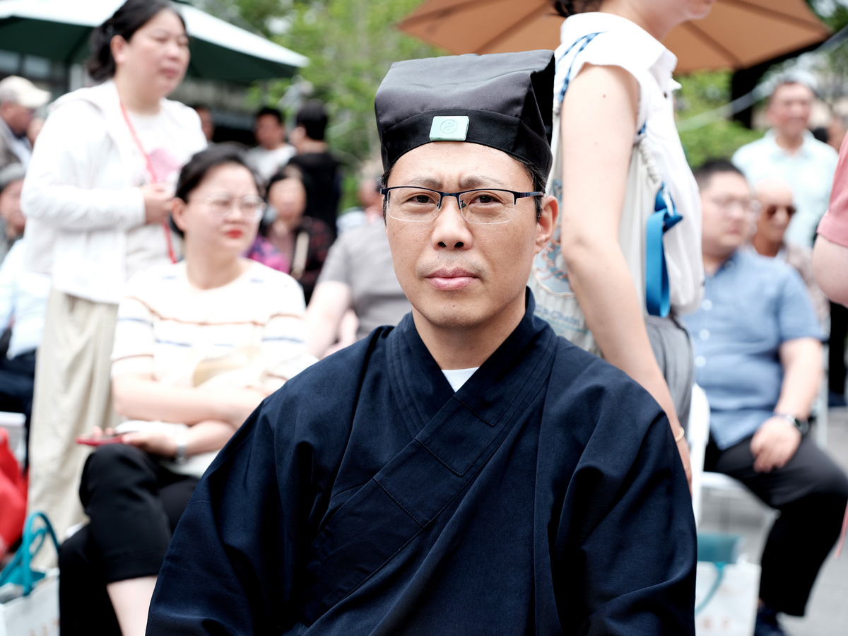 紫袍道士：道教高僧身份与地位象征