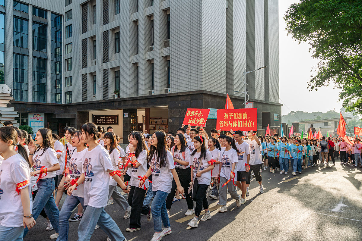 四川高级护理前景分析：机遇与挑战并存