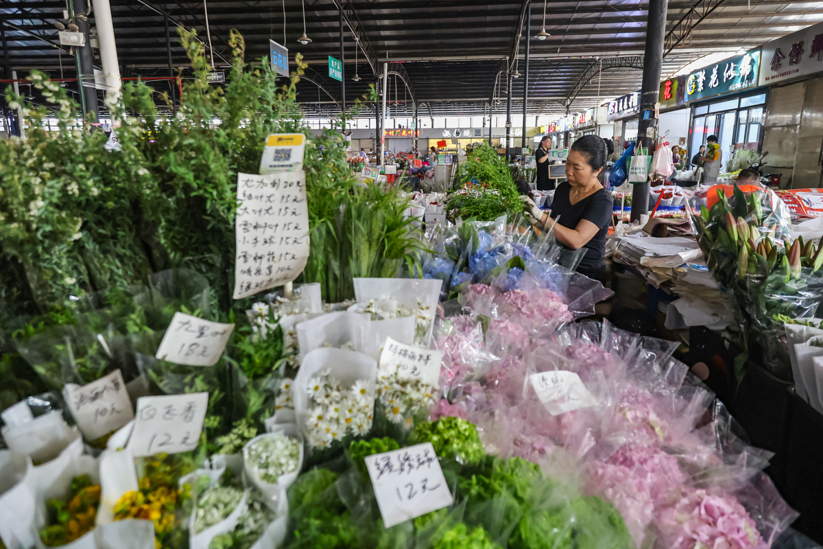 2026年4月4日,广州岭南花市鲜切花交易区人气旺盛,,,,