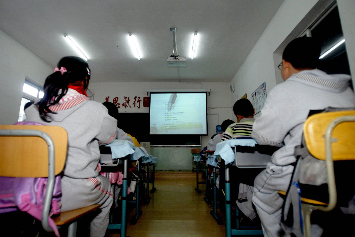 2009年4月20日,沈阳市光荣二小学正在用"班班通"上课.+++_+++沈阳,学