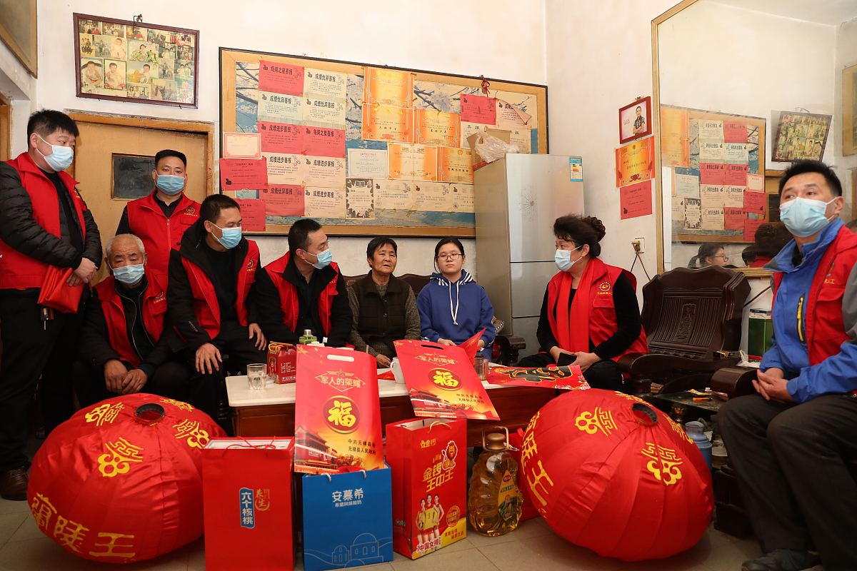 2023年我市城乡低保救助标准按照《南宁市人民政府关于提高全市城乡居民最低生活保障标准和补助水平的通知》南府规〔2022〕17号文件执行城市居民最低生活保障标准每人每月810元农村居民最低生活保障标准每人每年6800元。帮我用150字详细描述