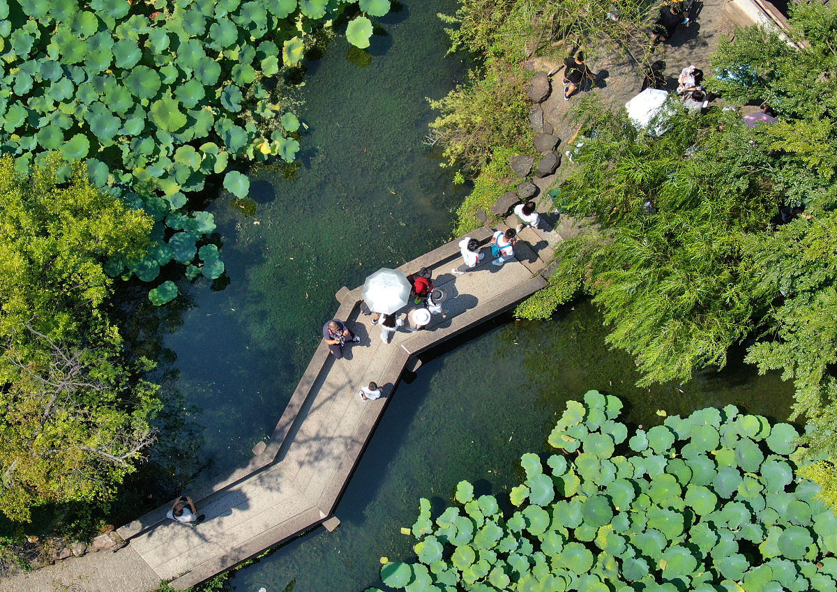 写一首夏天出去旅游的唐诗