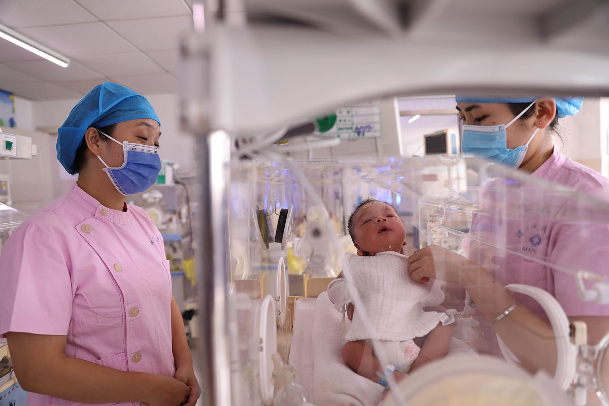 新生儿第一个月必做清单：中国父母指南