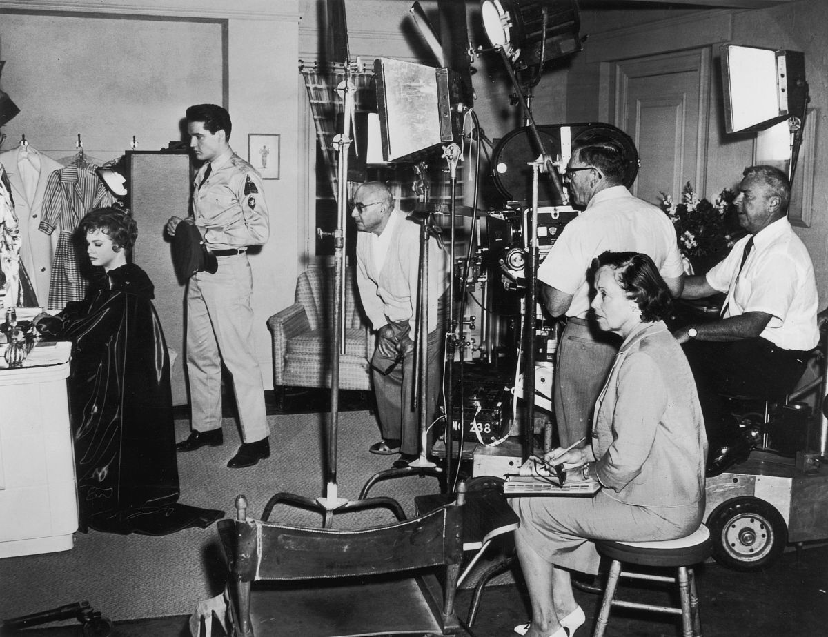 帮我写一个电影起源于发展的五千字文章