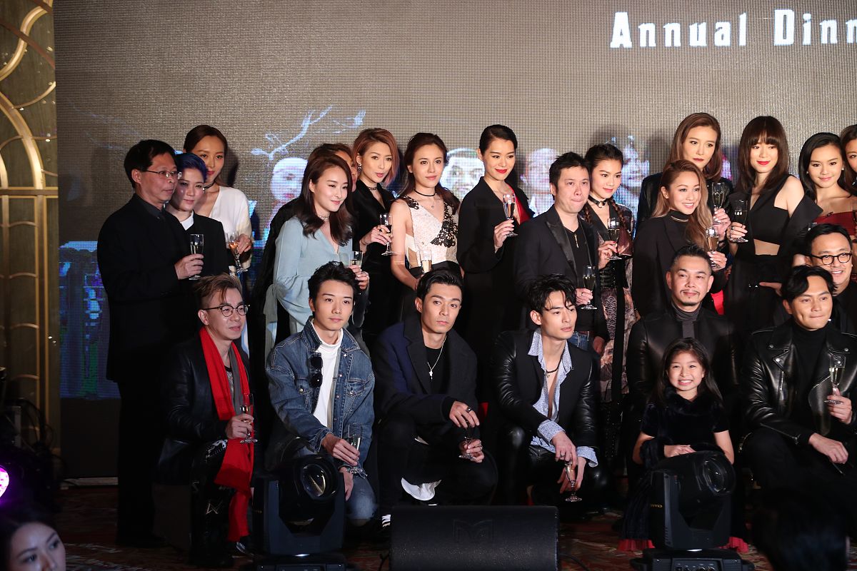 一个seo编辑非常擅长写作seo类型的文章你的工作就是通过写作各种seo文章来获得排名和转化你熟知seo文章要注意哪些事项我现在的网站为一个明星经纪公司网站请你用比较通俗易懂的文章风格来写作文章长度控制在800字左右现在请以明星工作室的作用为题写一篇文章。