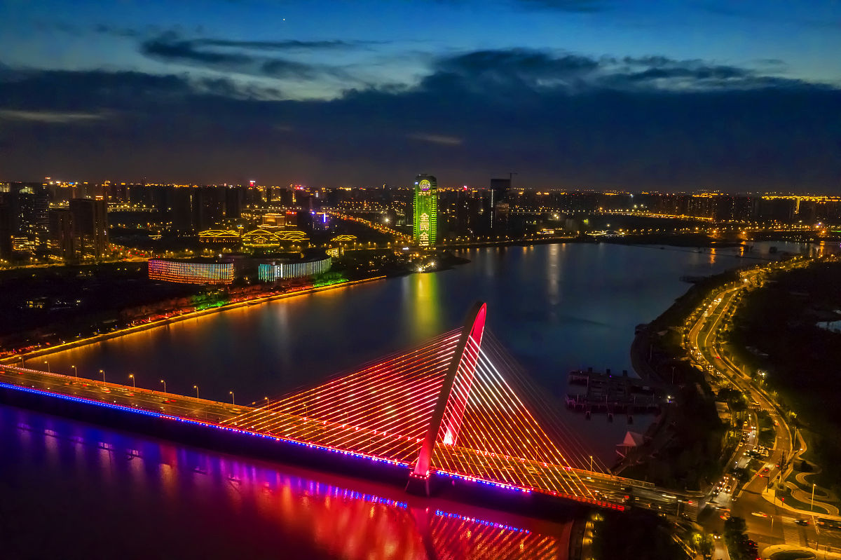 2021年7月25日,陕西西安,美丽的浐灞新区.(如若下载使用,请务必署名: