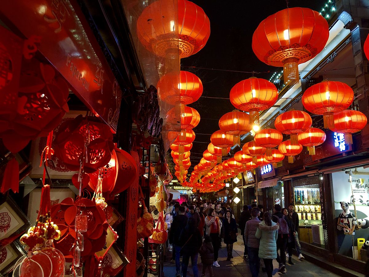 帮我做一份五一自车的旅游方案从出地重庆