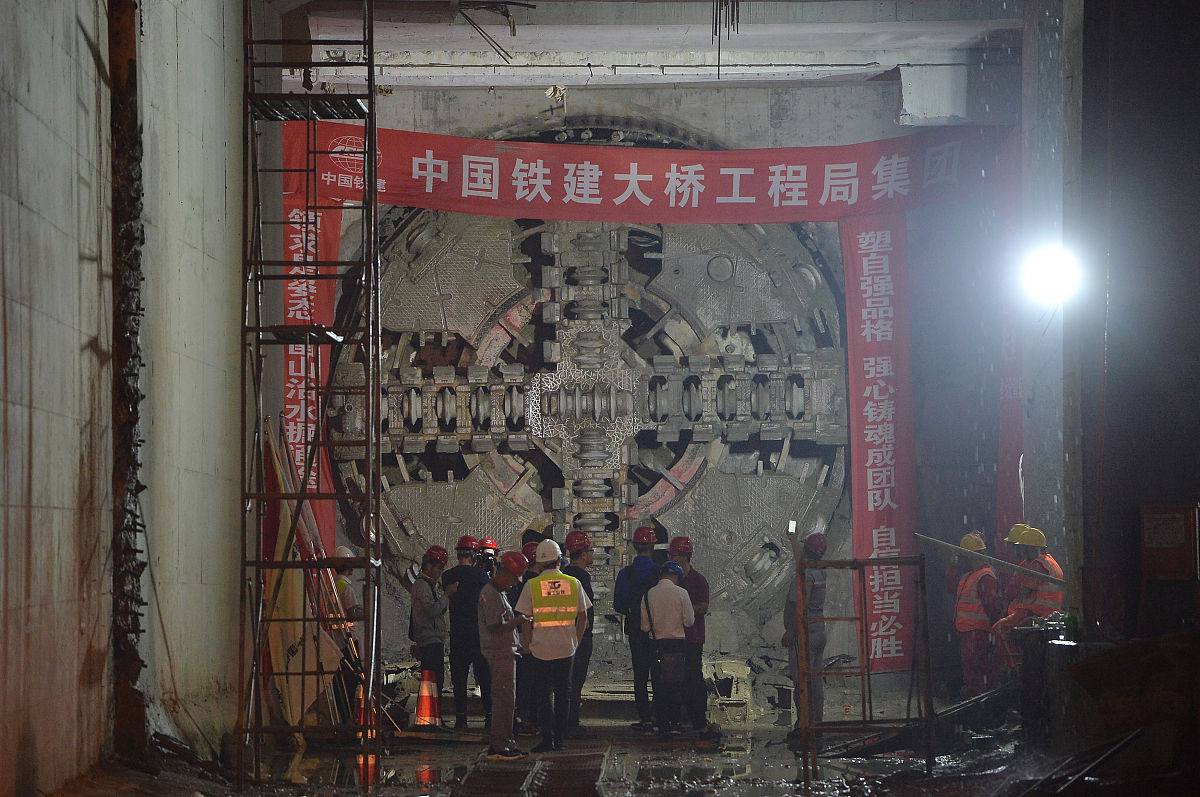 2018年9月12日,成都,在北站西二路站附近,随着最后一台盾构机破土而出