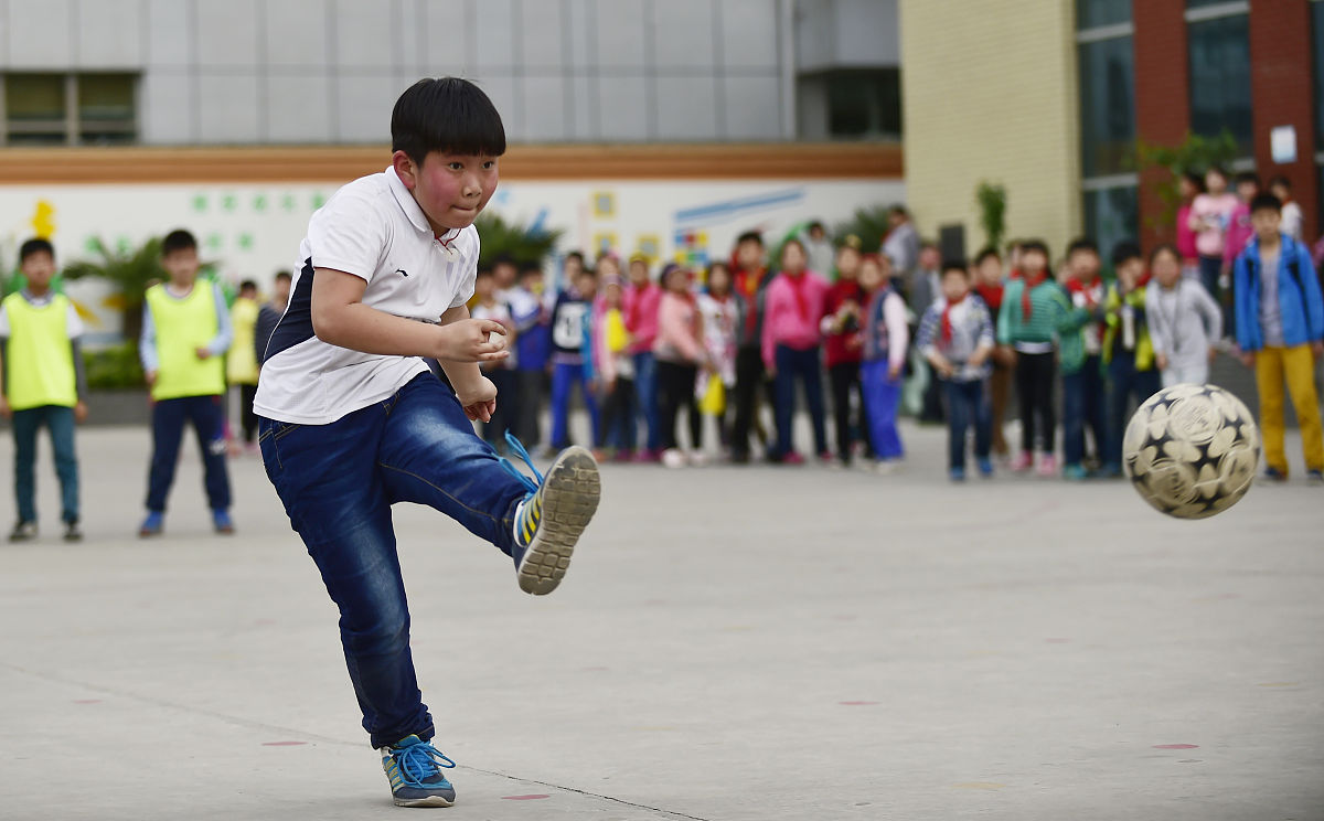 小学班主任打造富有特色的班集体：意义、问题与对策